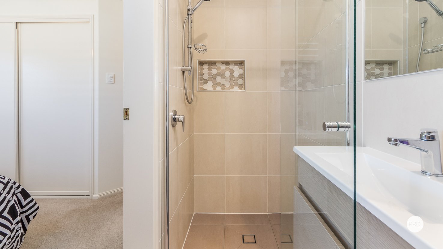 10 MASHIE Place REDLAND BAY 25