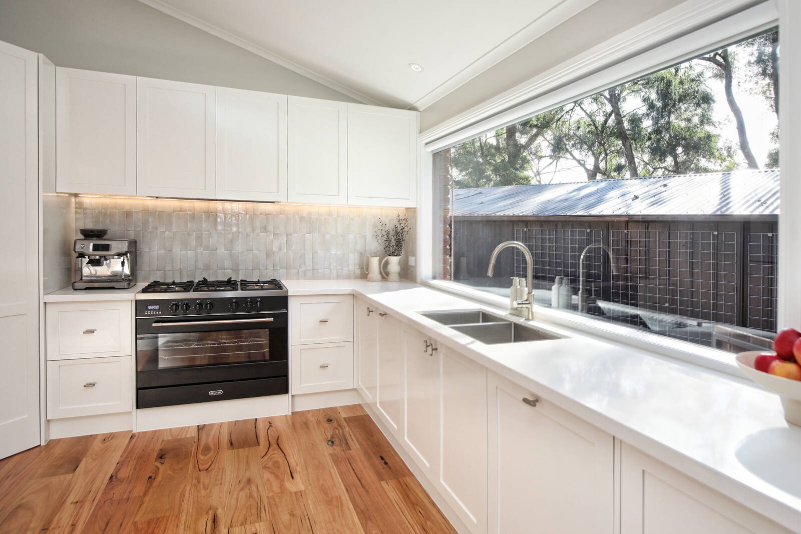 Real Estate and Property in 10 Maureen Place, Woodend, VIC