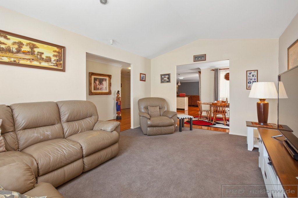 10 Maybush Avenue THORNTON 3