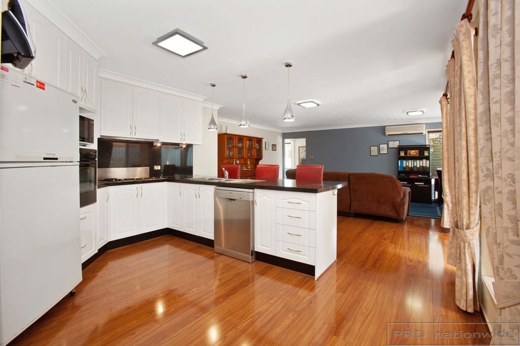 10 Maybush Avenue THORNTON 5