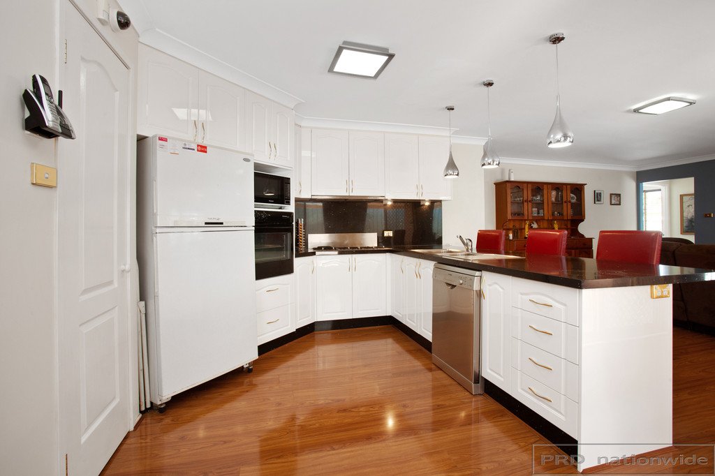 10 Maybush Avenue THORNTON 6