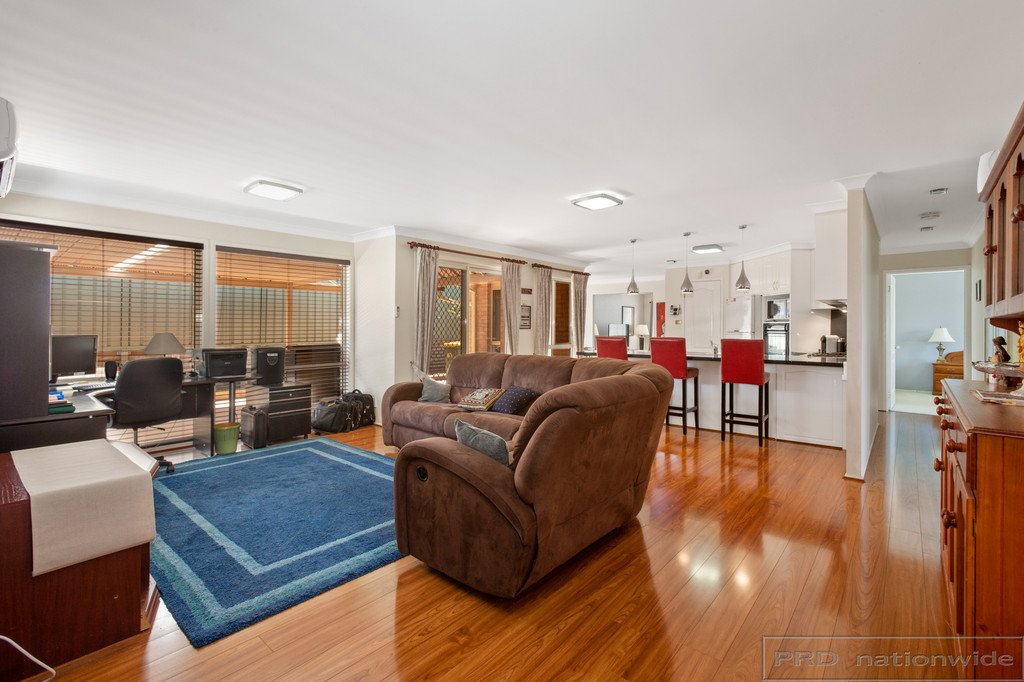 10 Maybush Avenue THORNTON 8