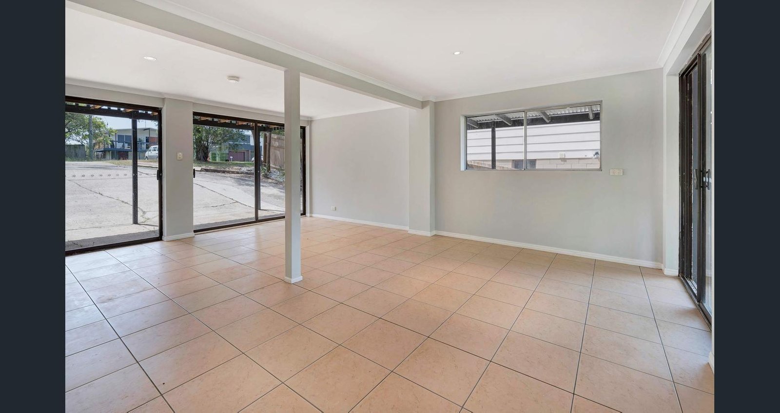 10 McCowan Street ASHMORE 10