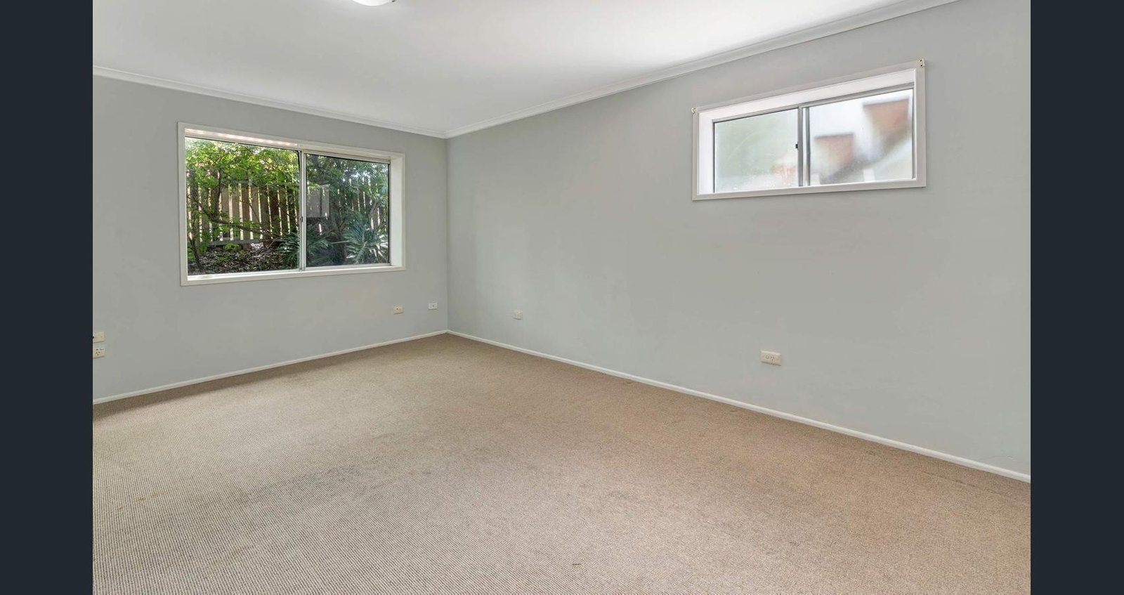 10 McCowan Street ASHMORE 11
