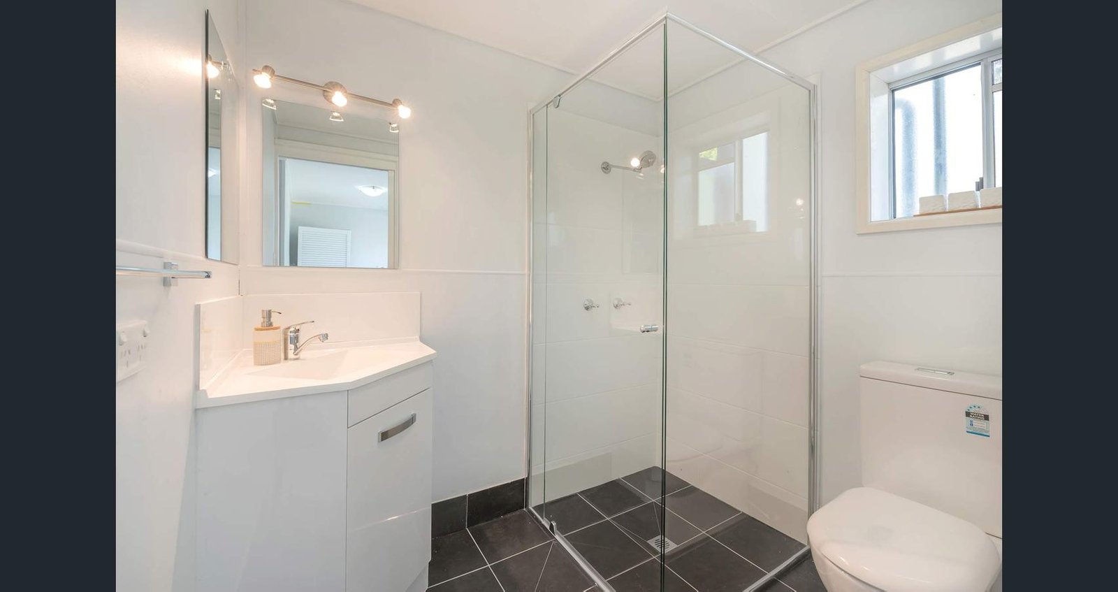 10 McCowan Street ASHMORE 12
