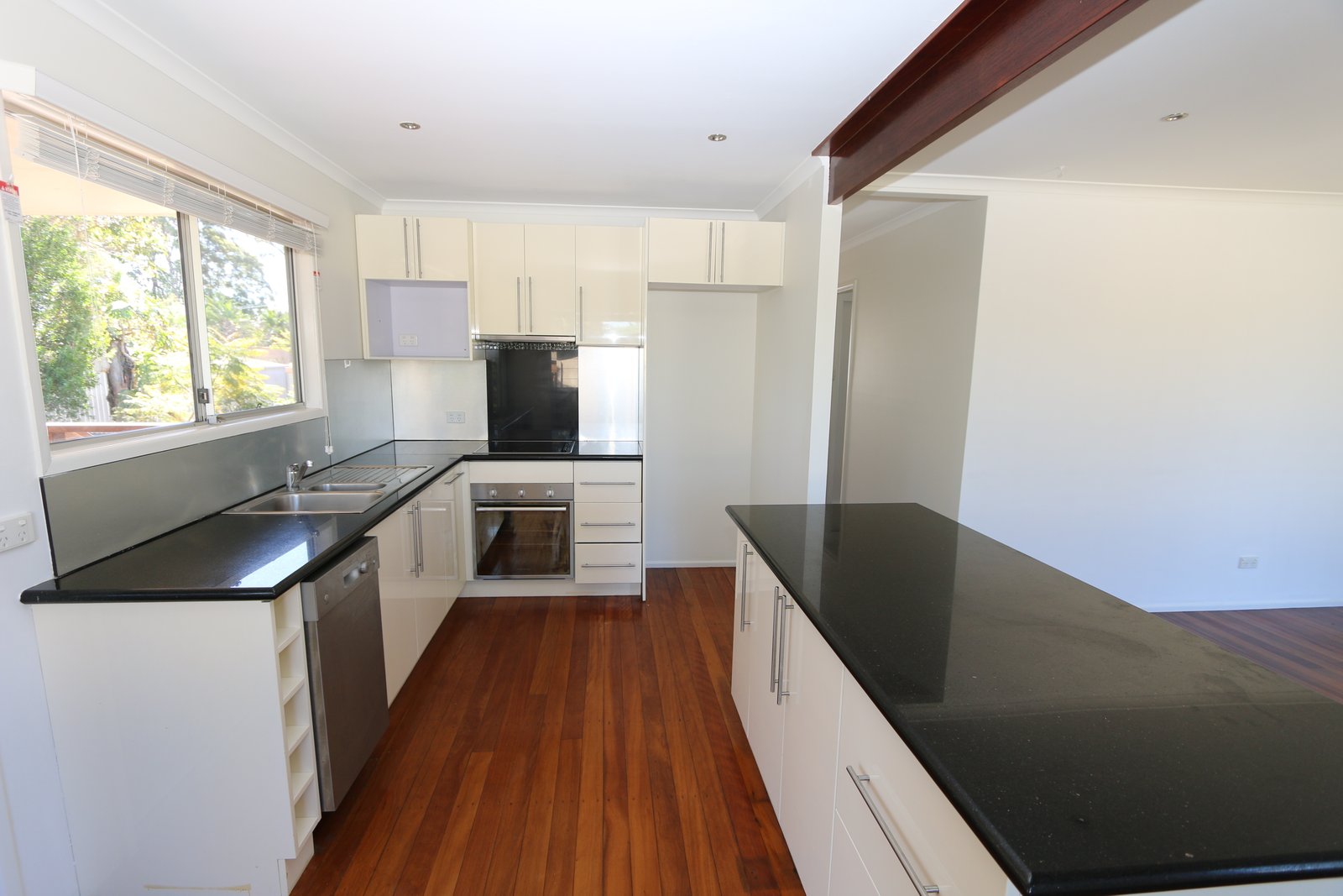 10 McCowan Street ASHMORE 3