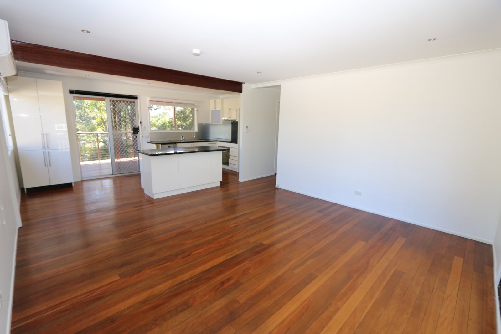 10 McCowan Street ASHMORE 5