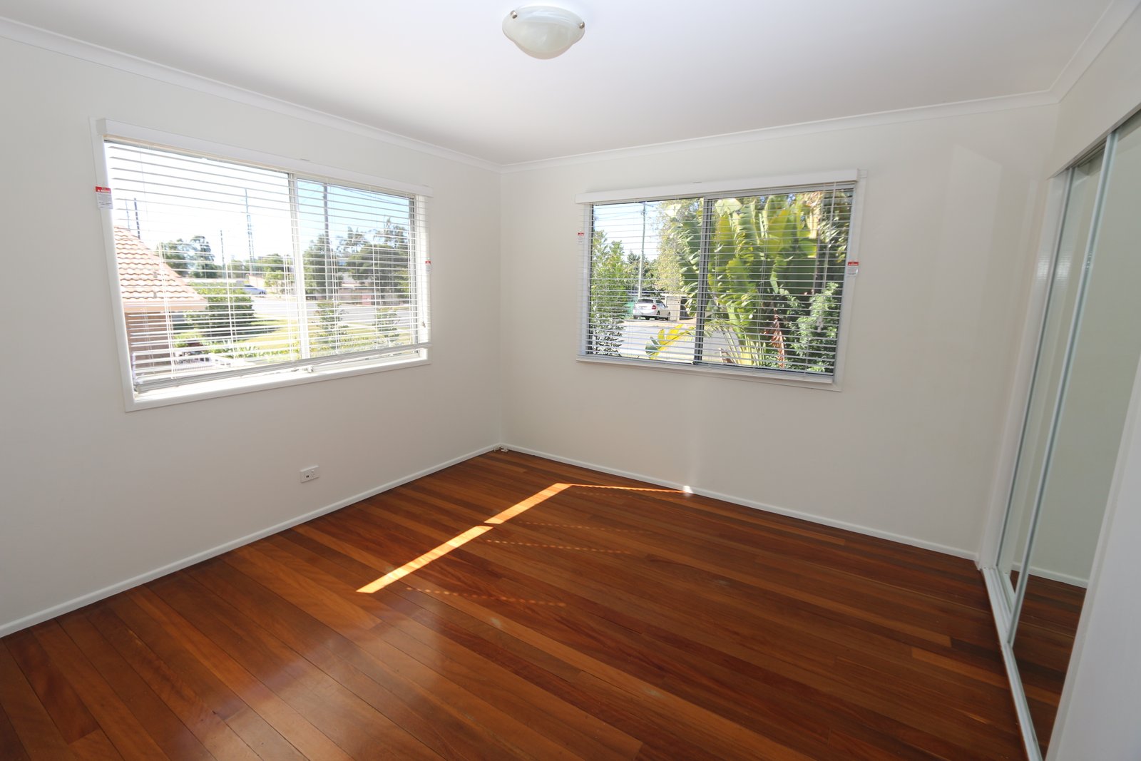 10 McCowan Street ASHMORE 7