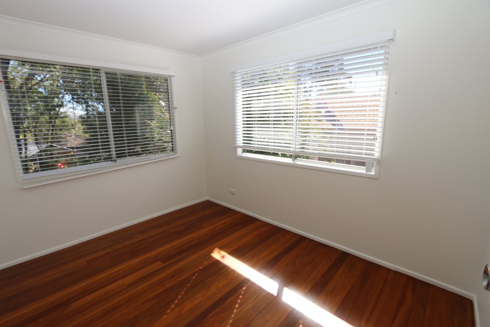 10 McCowan Street ASHMORE 10