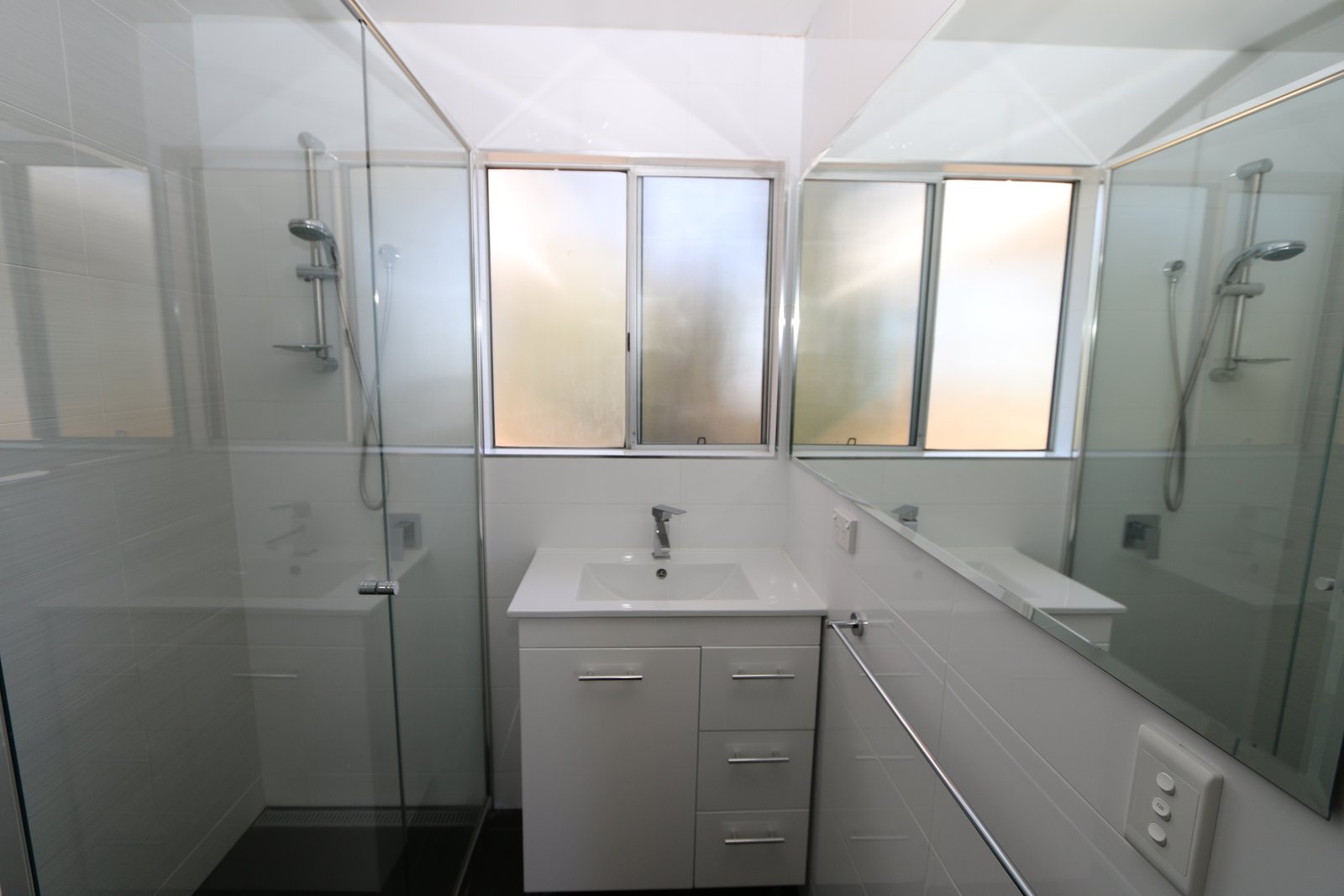 10 McCowan Street ASHMORE 11