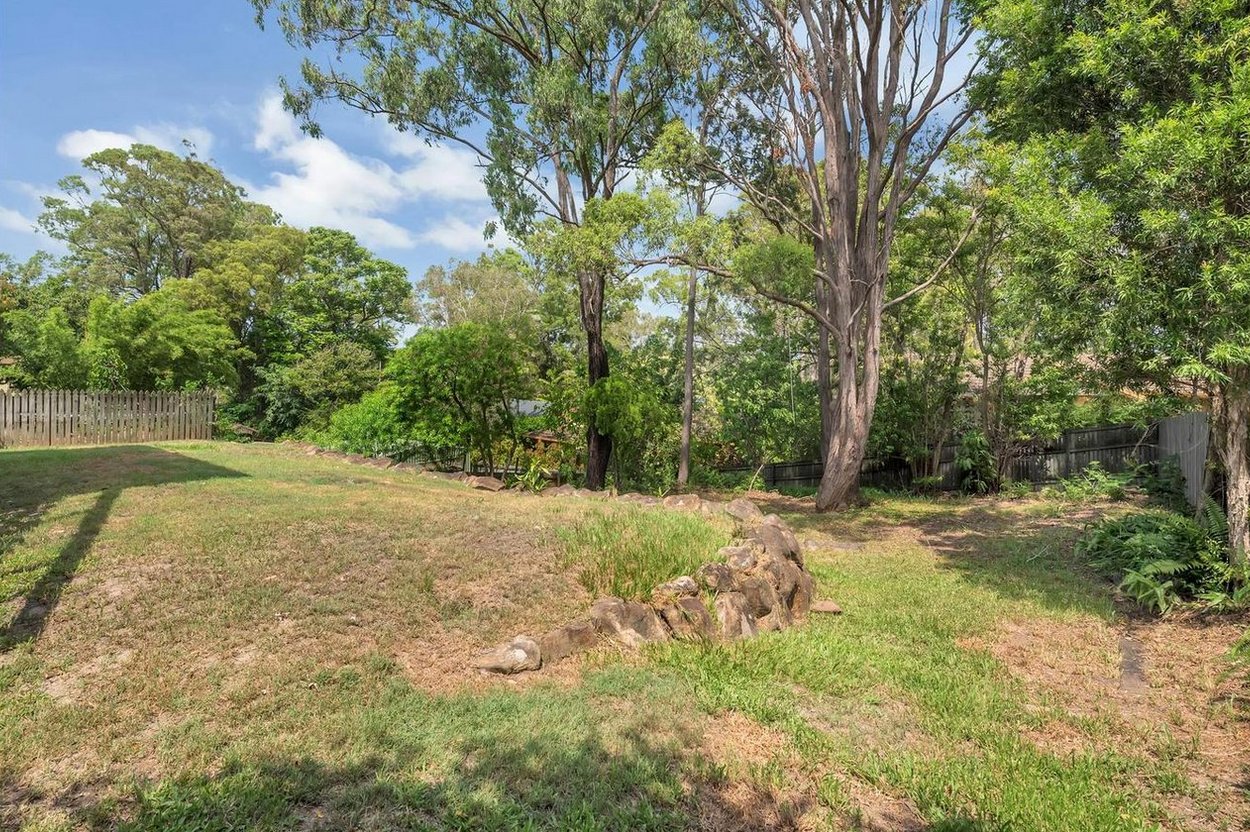 10 McCowan Street ASHMORE 16