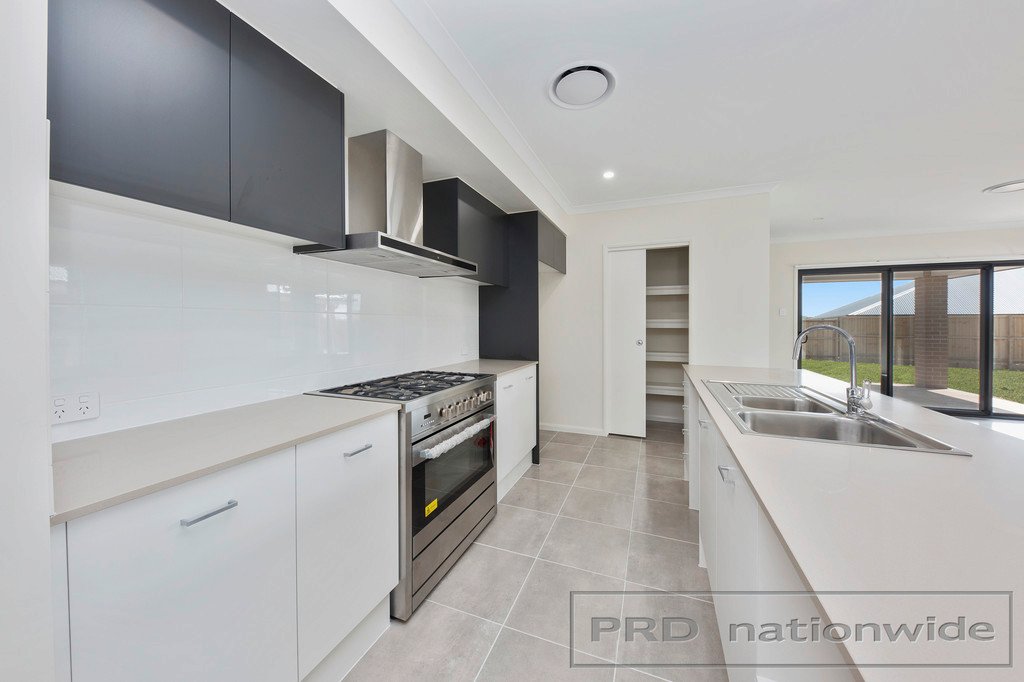 10 McNamara Street THORNTON 2