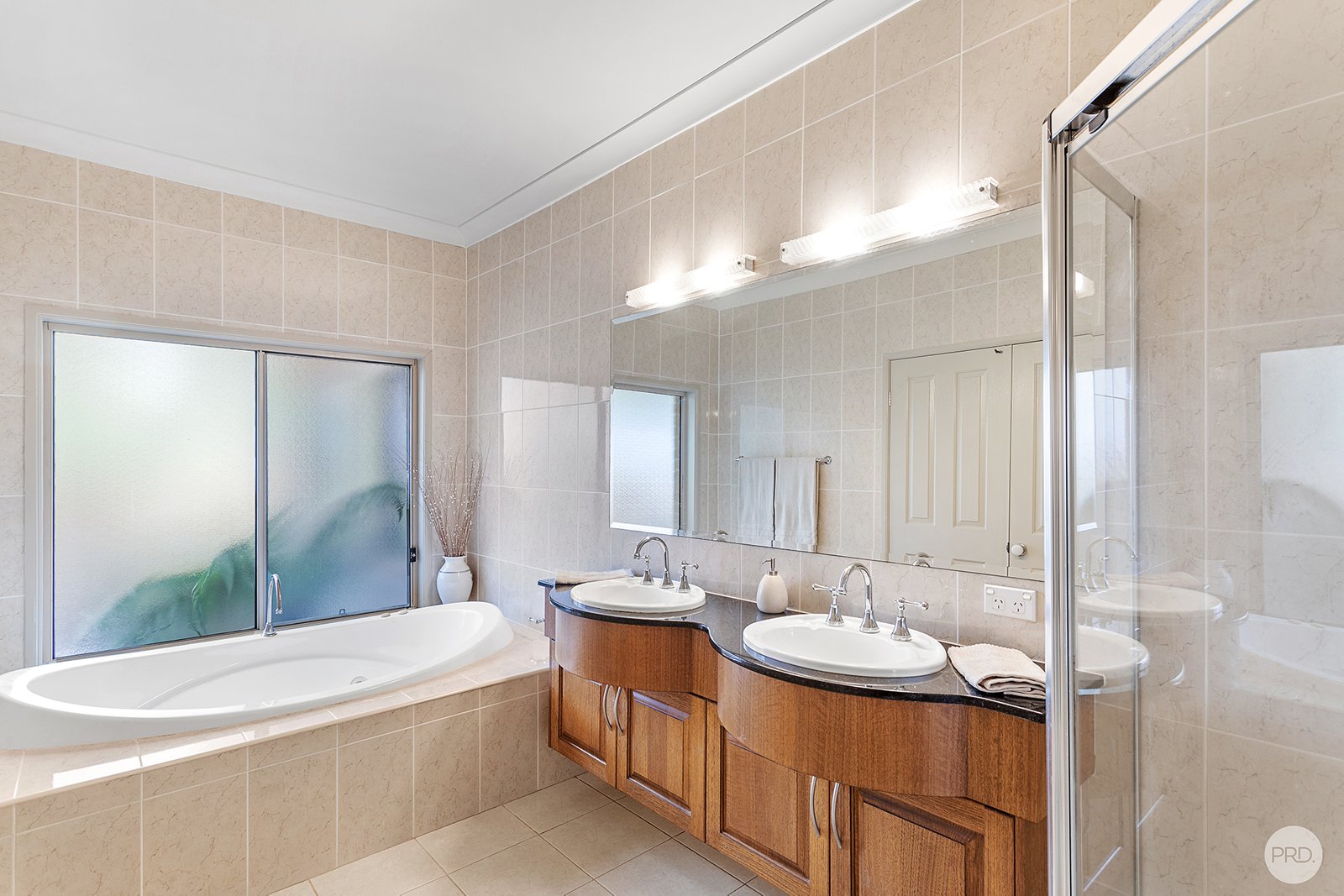 10 Melaleuca Drive ONE MILE 24