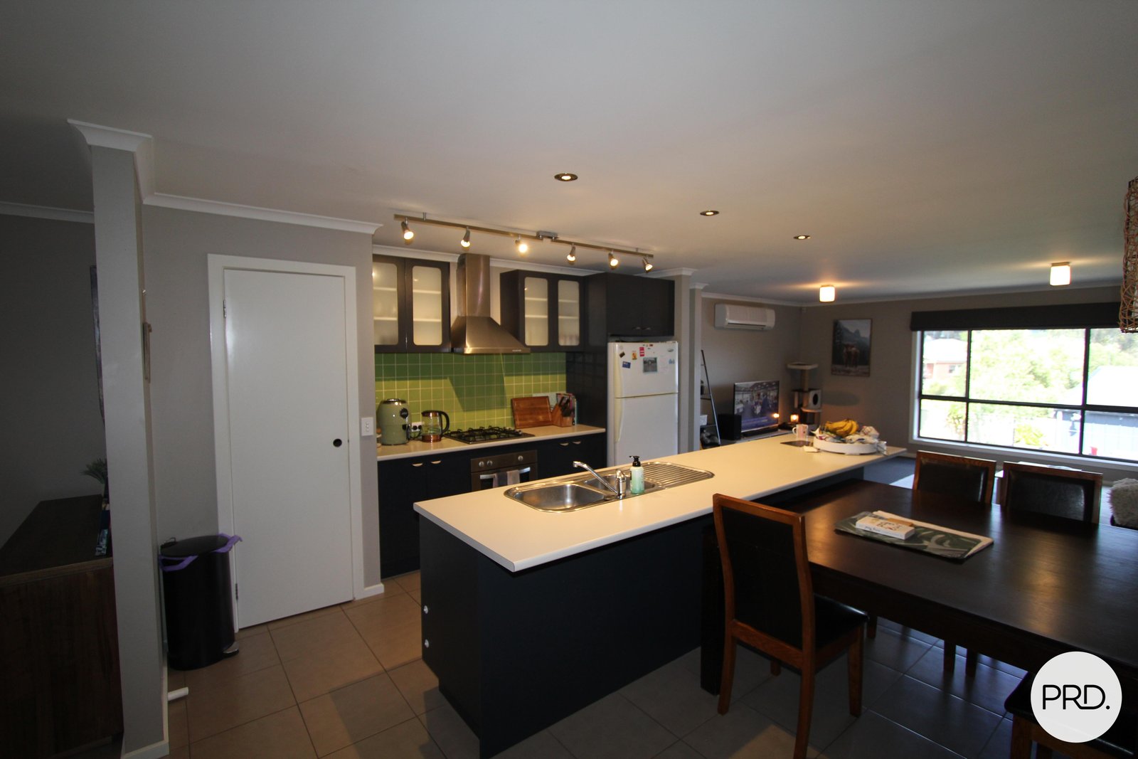 10 Middlin Street BROWN HILL 8