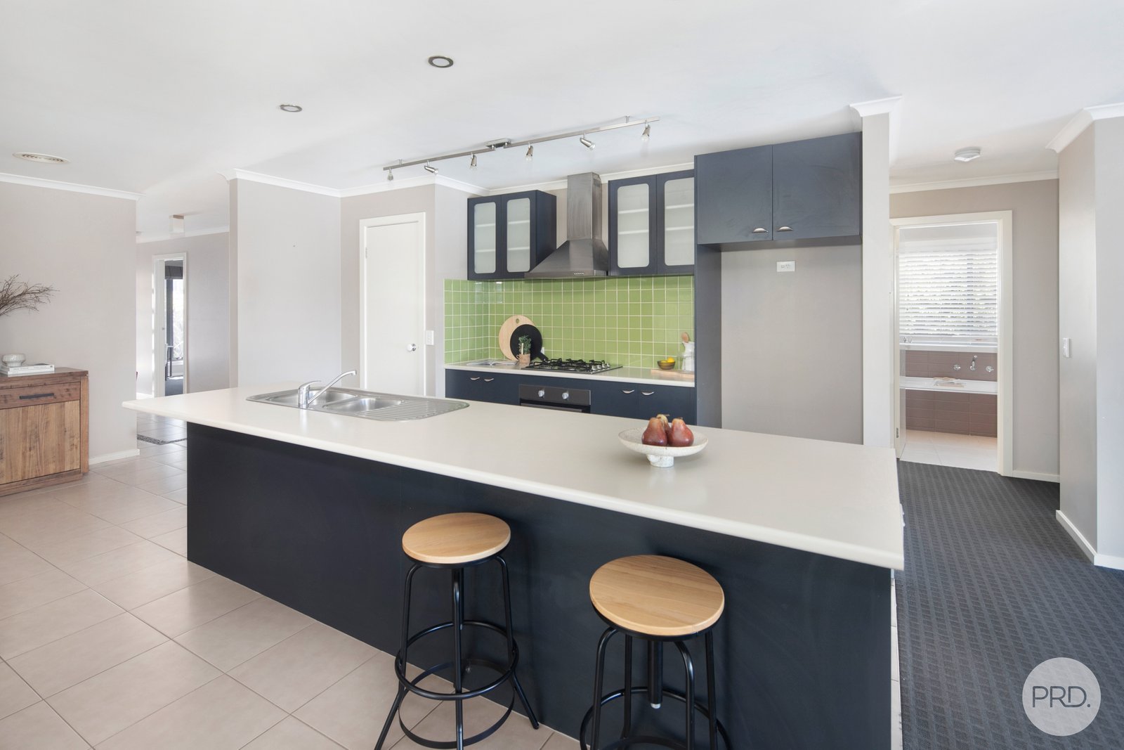 10 Middlin Street BROWN HILL 3