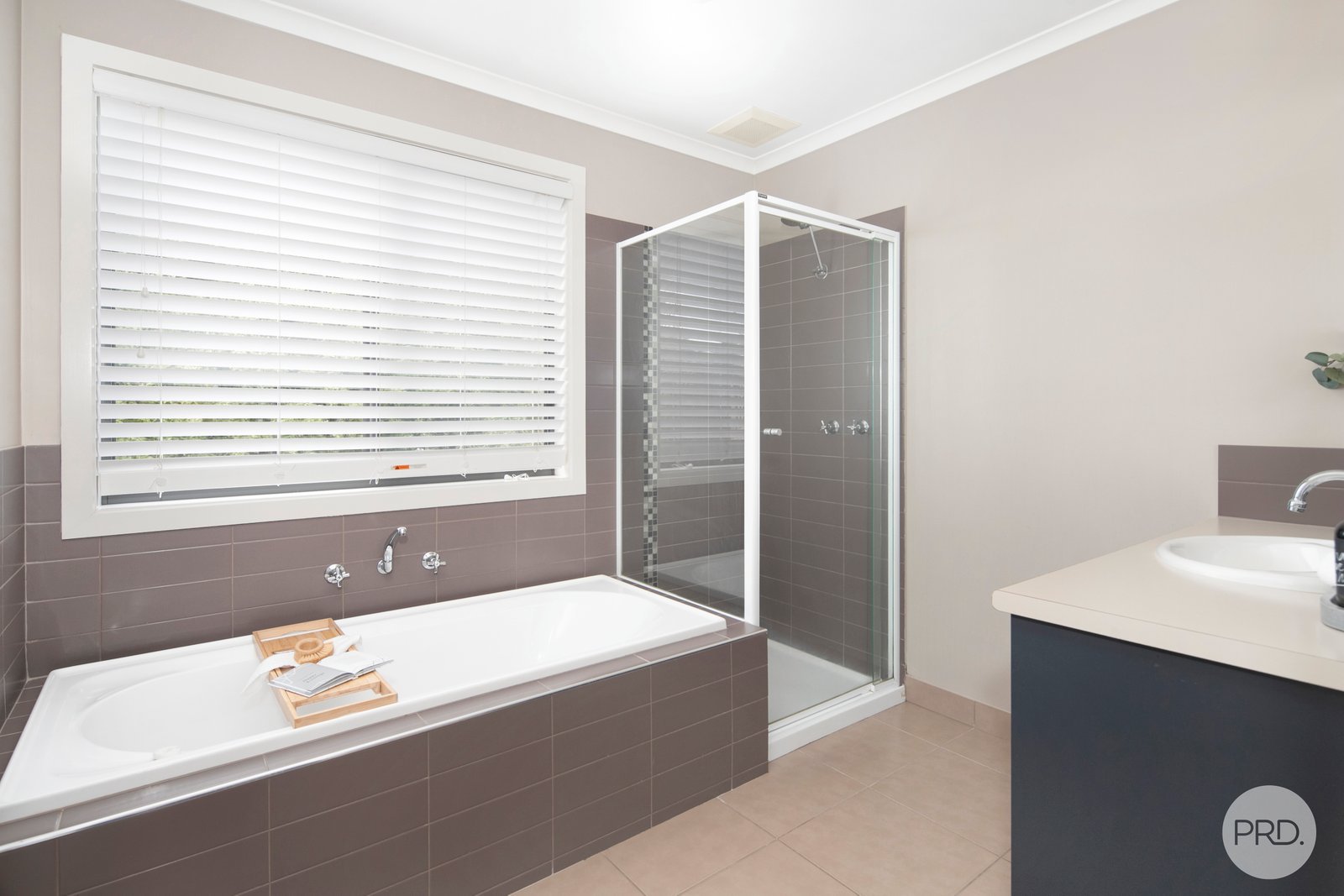 10 Middlin Street BROWN HILL 9