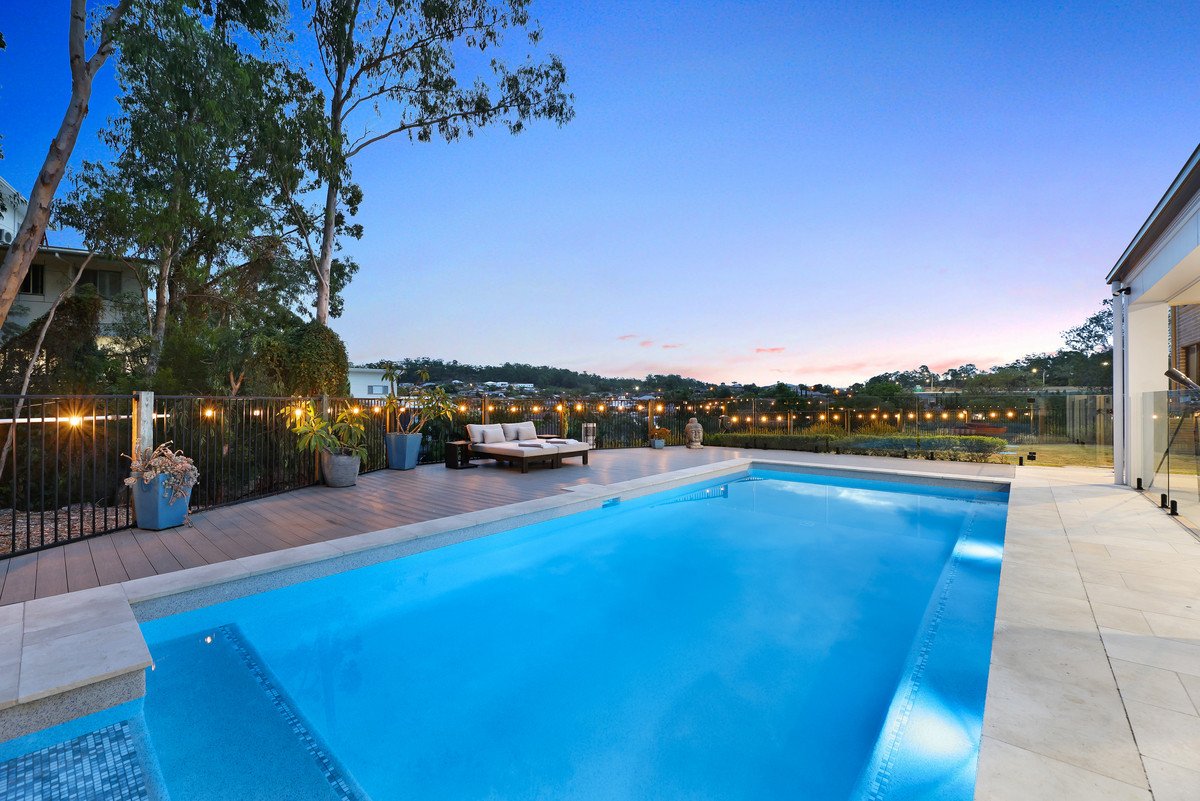 10 Mieke Court Burleigh Heads 3