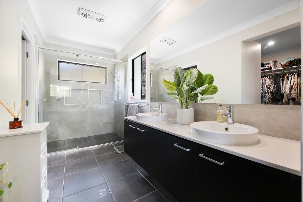 10 Mieke Court Burleigh Heads 16