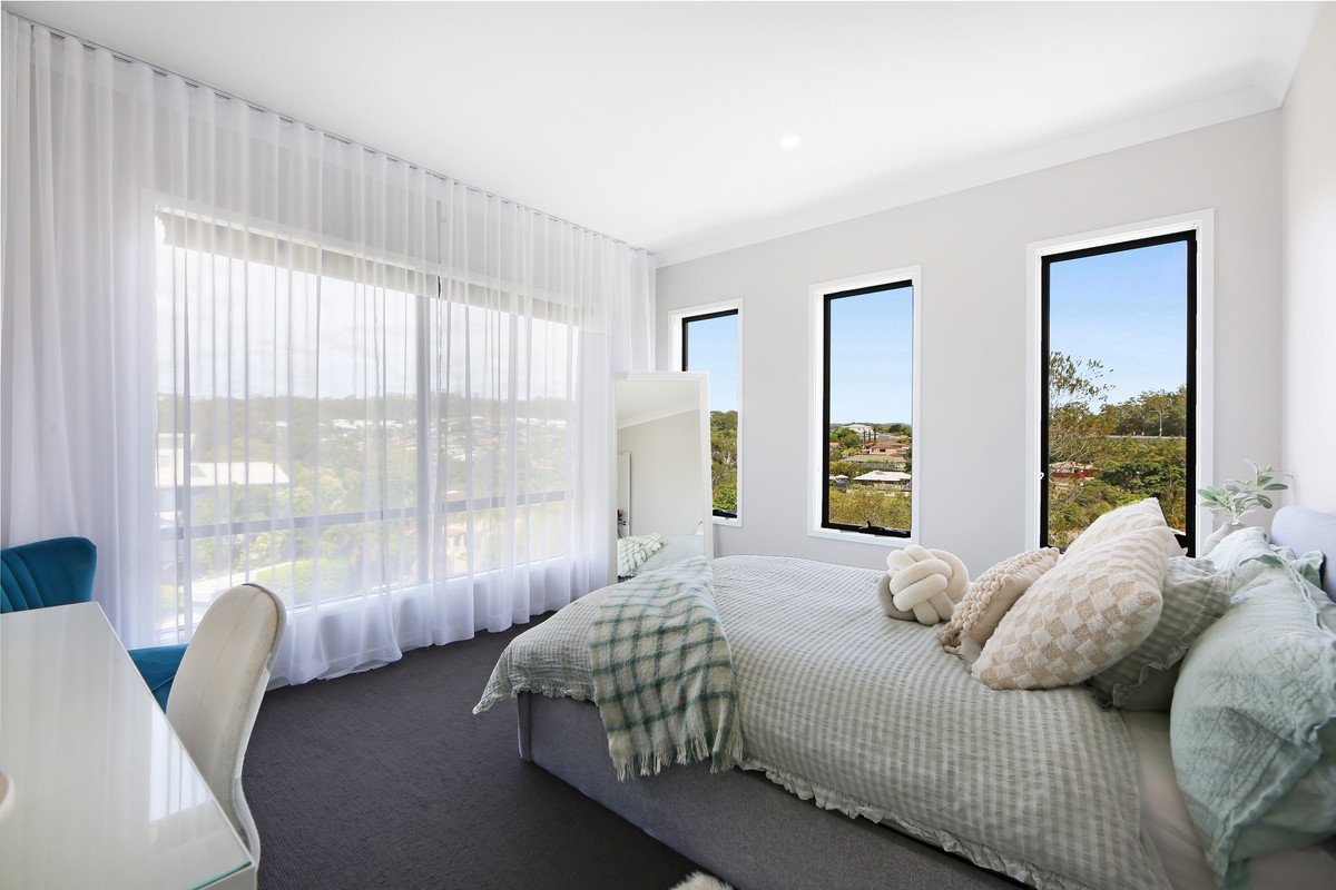 10 Mieke Court Burleigh Heads 18