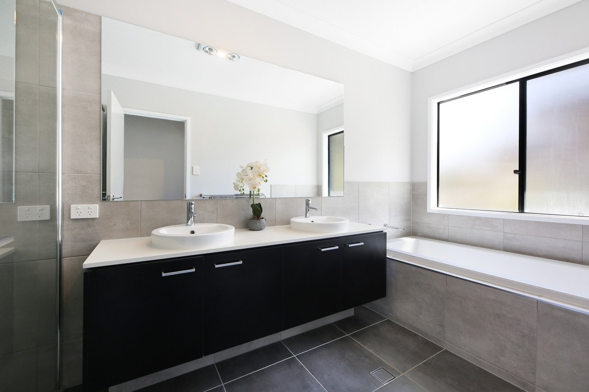 10 Mieke Court Burleigh Heads 20