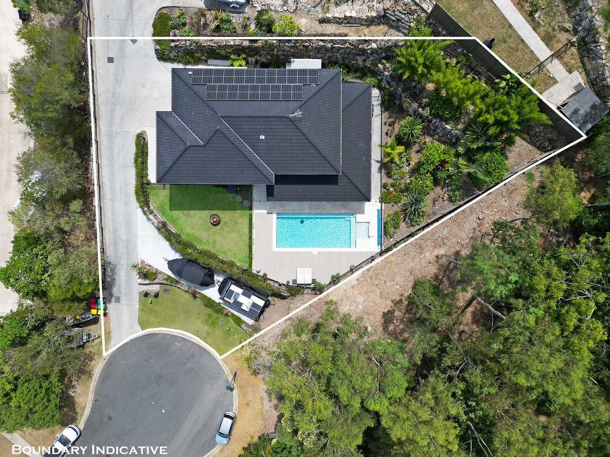 10 Mieke Court Burleigh Heads 32