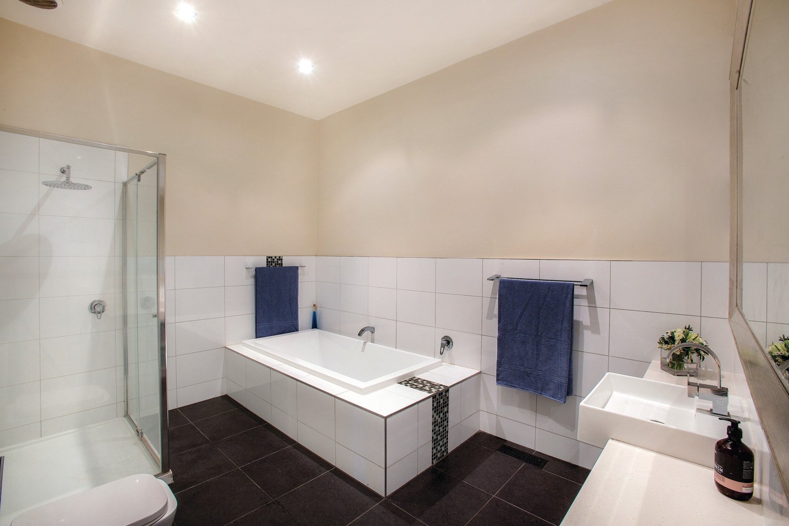 10 Montague Avenue, Glen Iris, VIC