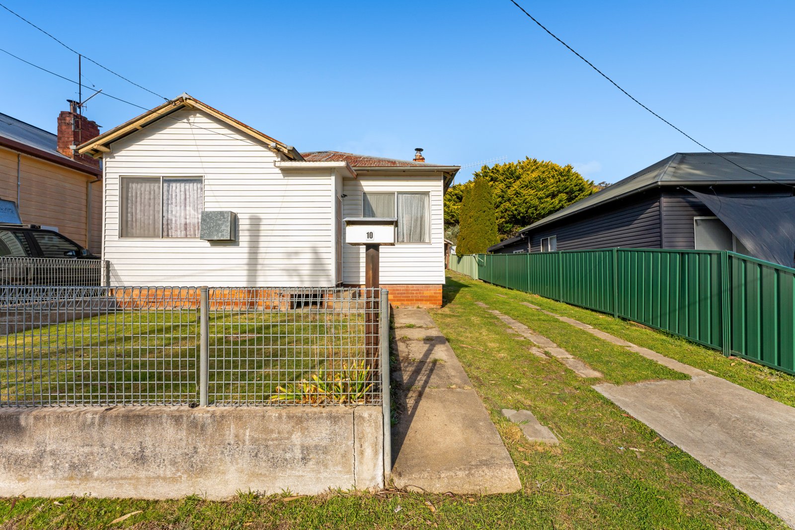 10 Mulga Street CAPTAINS FLAT 1
