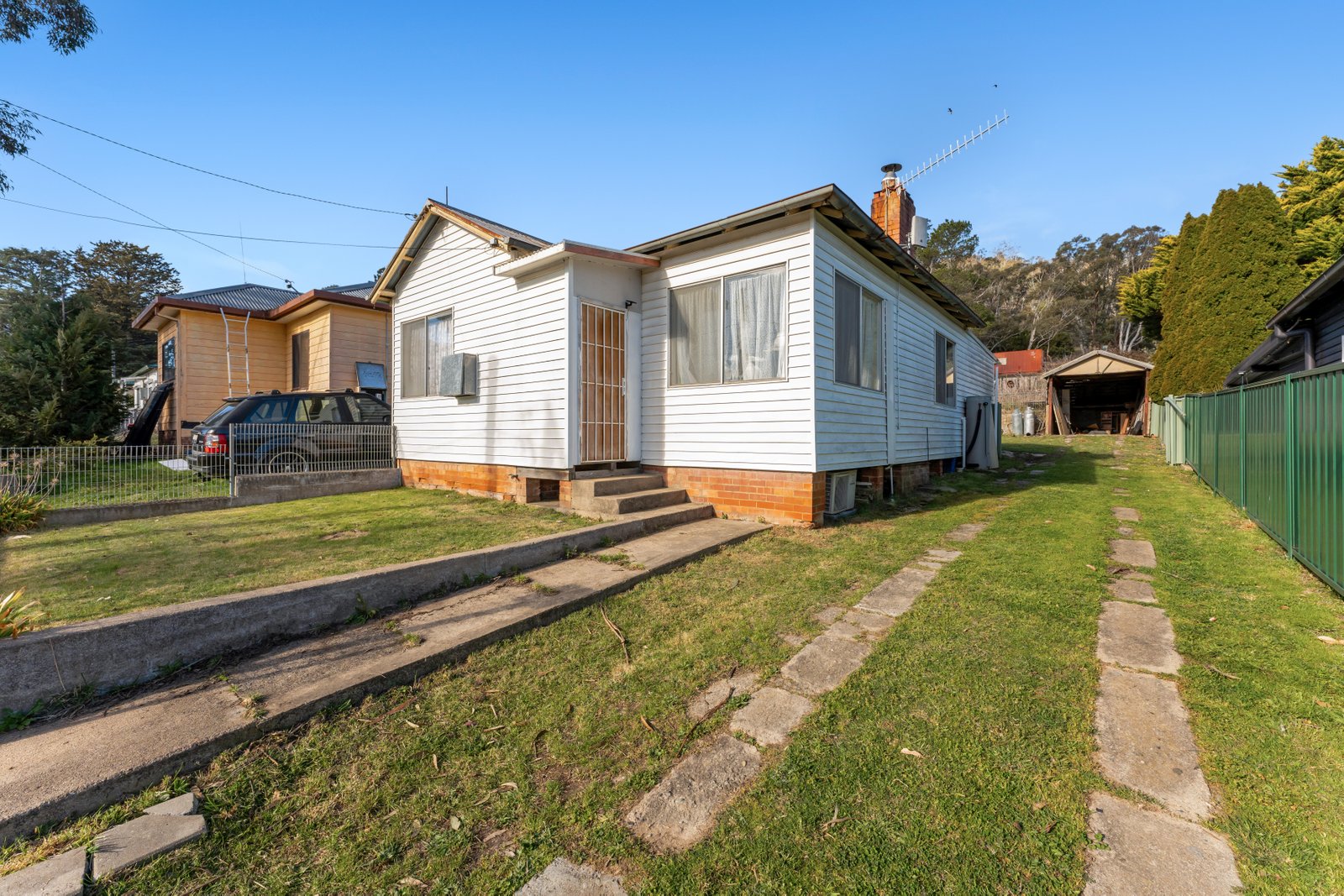 10 Mulga Street CAPTAINS FLAT 2
