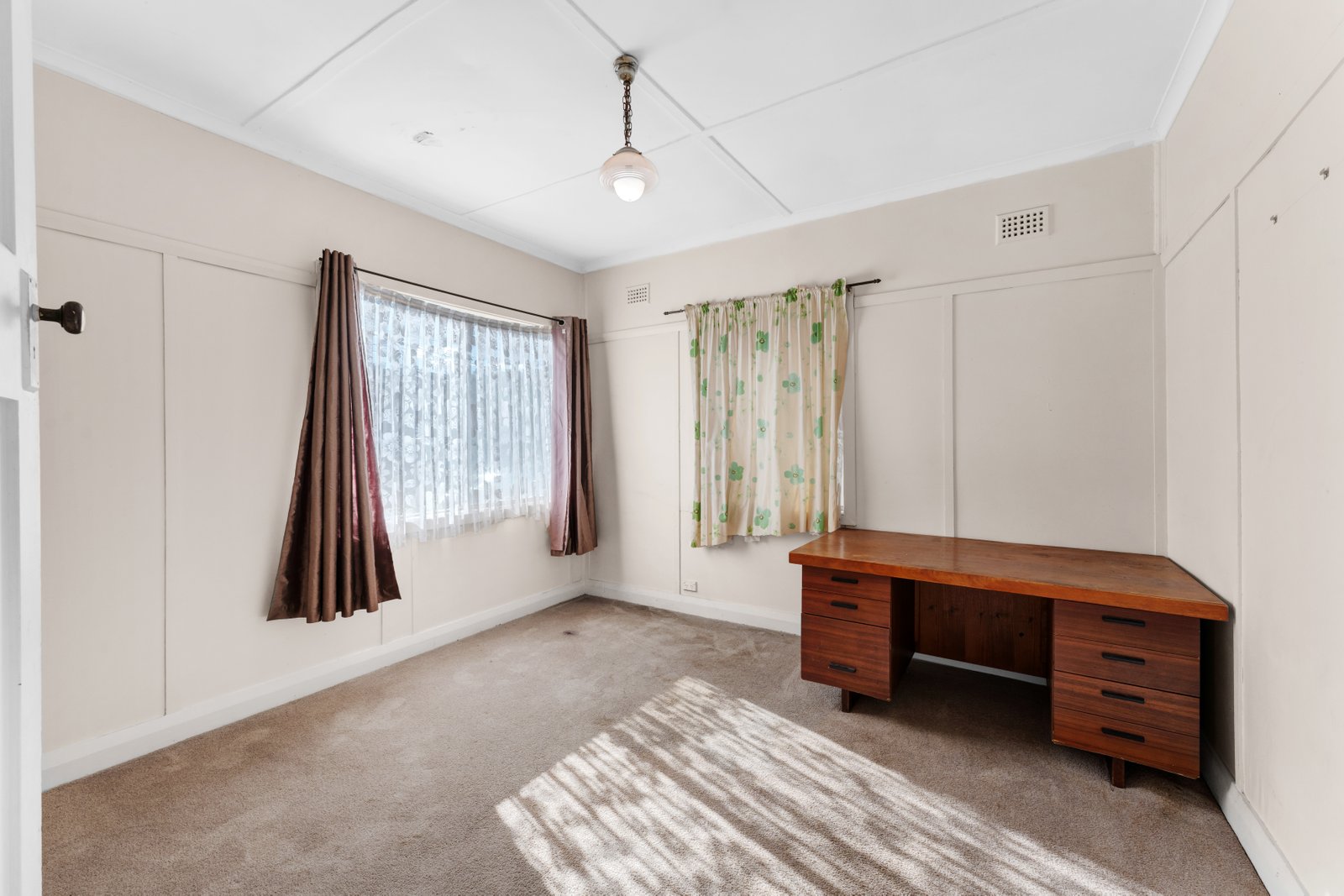 10 Mulga Street CAPTAINS FLAT 4