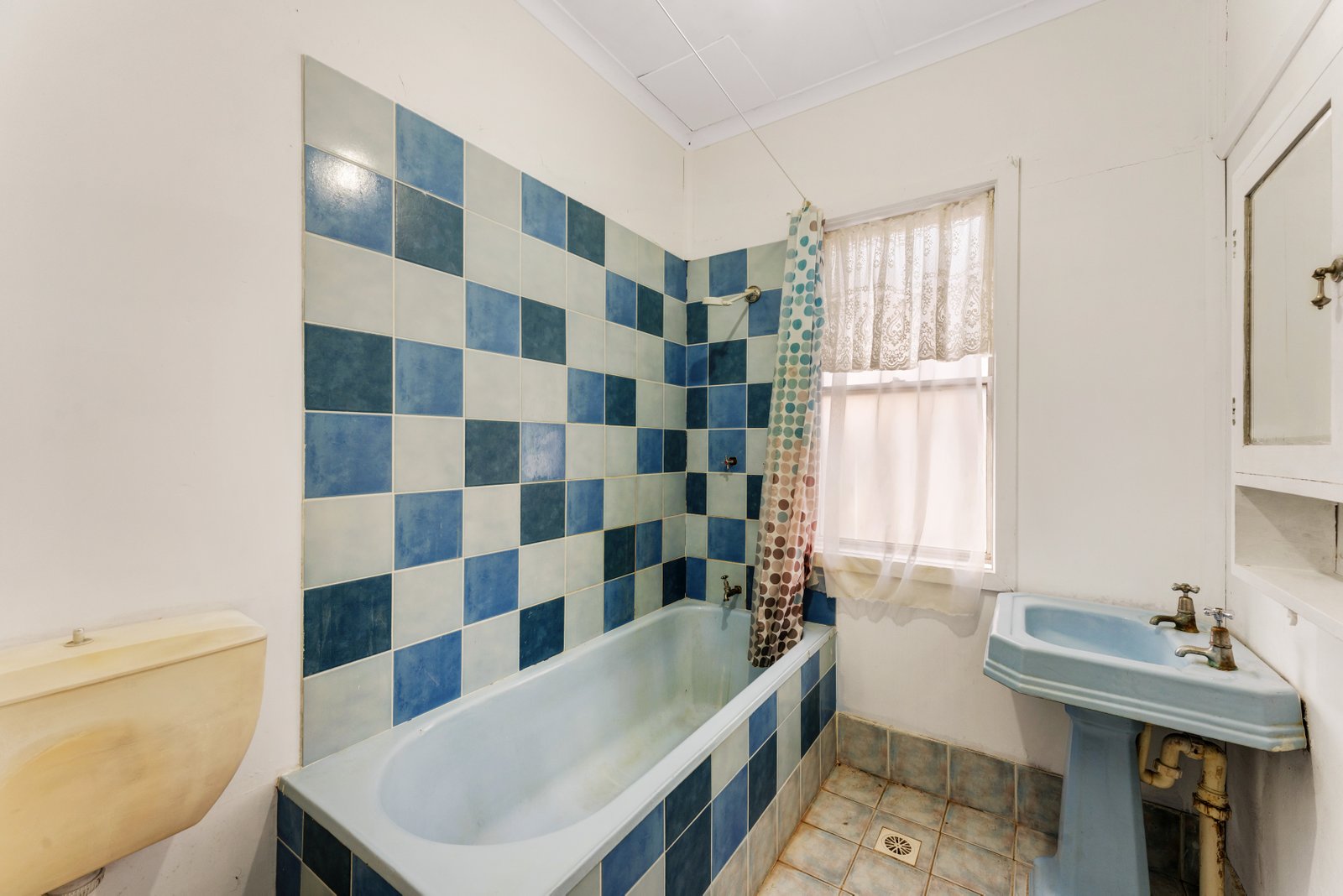 10 Mulga Street CAPTAINS FLAT 8