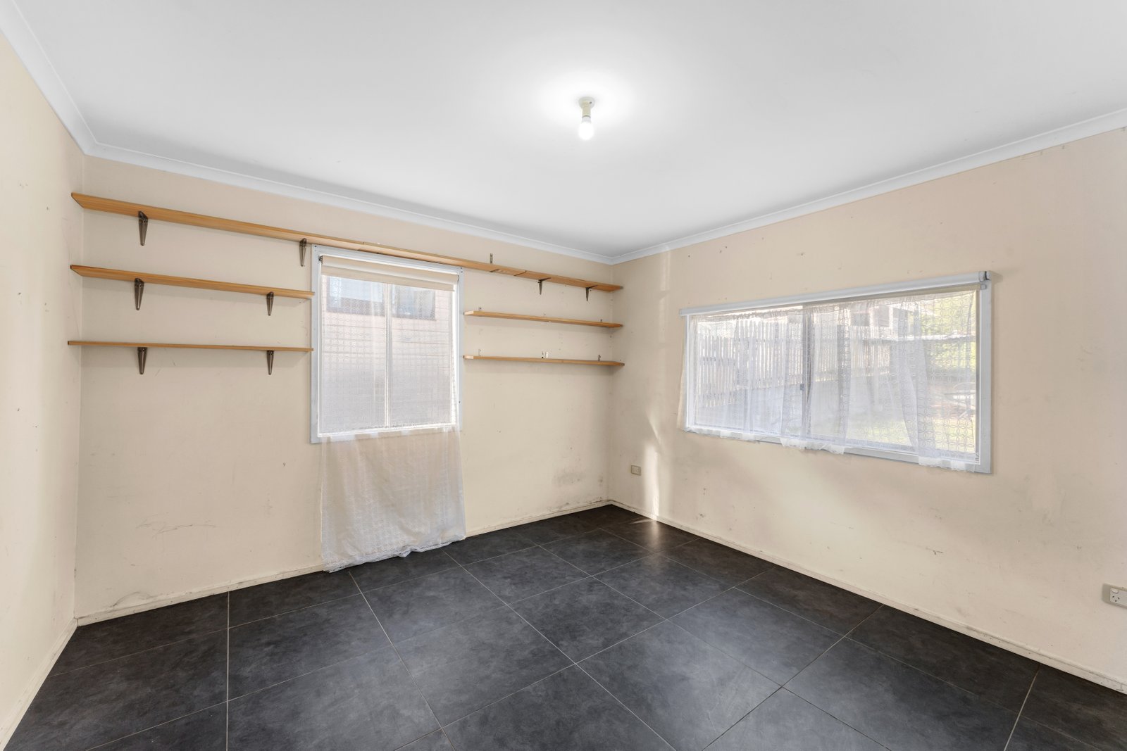 10 Mulga Street CAPTAINS FLAT 9