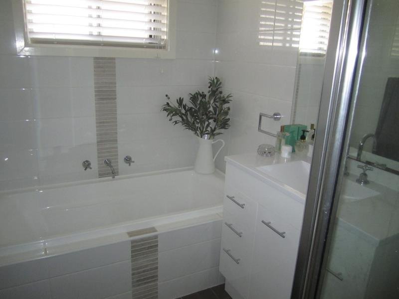 10 Murrawai Street TAMWORTH 4