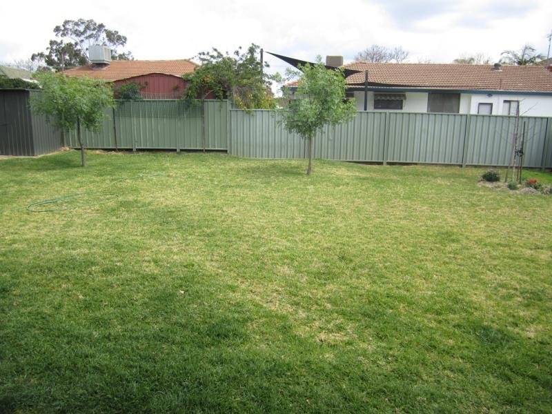 10 Murrawai Street TAMWORTH 8