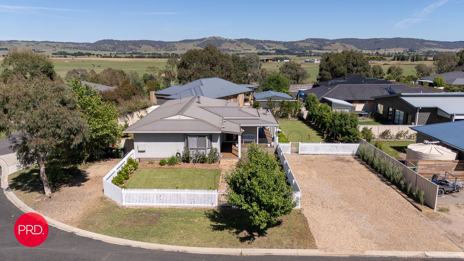 10 Murray Grey Place BUNGENDORE 1