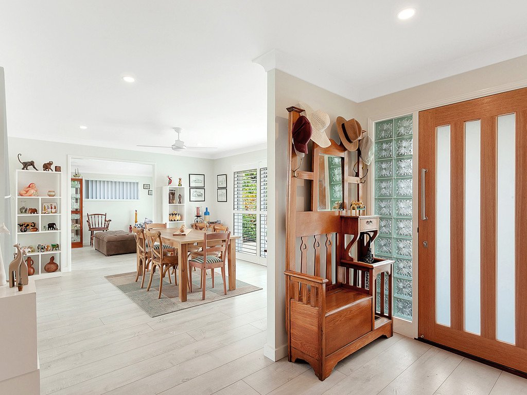 10 Myna Way BURLEIGH WATERS 11