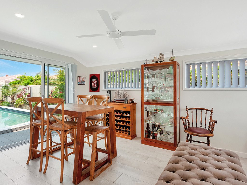 10 Myna Way BURLEIGH WATERS 12