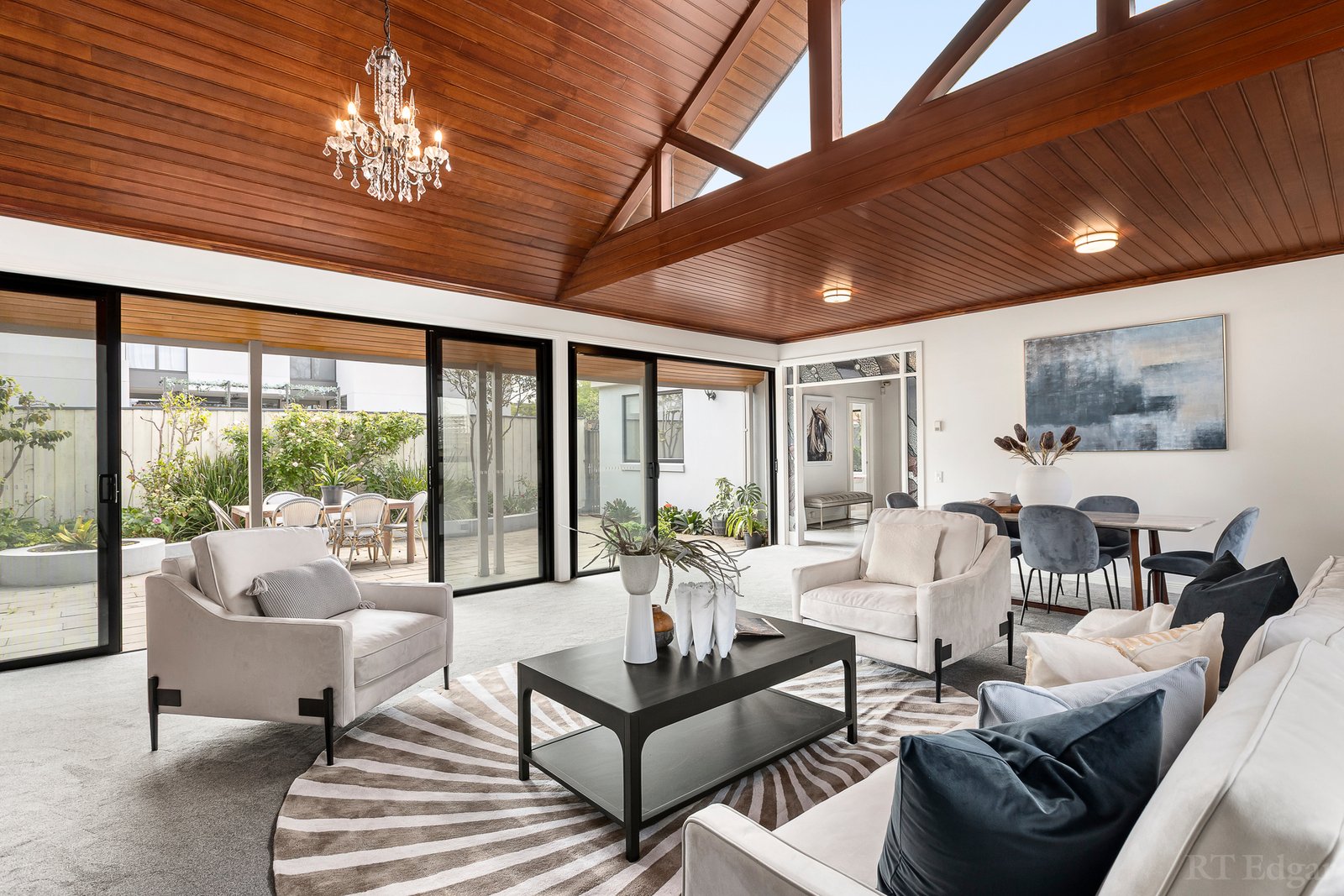 Real Estate and Property in 10 Myrniong Grove, Hawthorn East, VIC