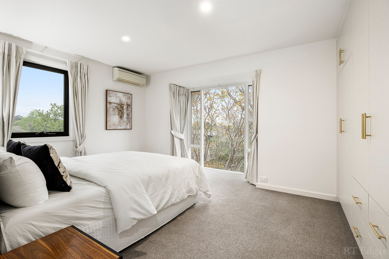 Real Estate and Property in 10 Myrniong Grove, Hawthorn East, VIC