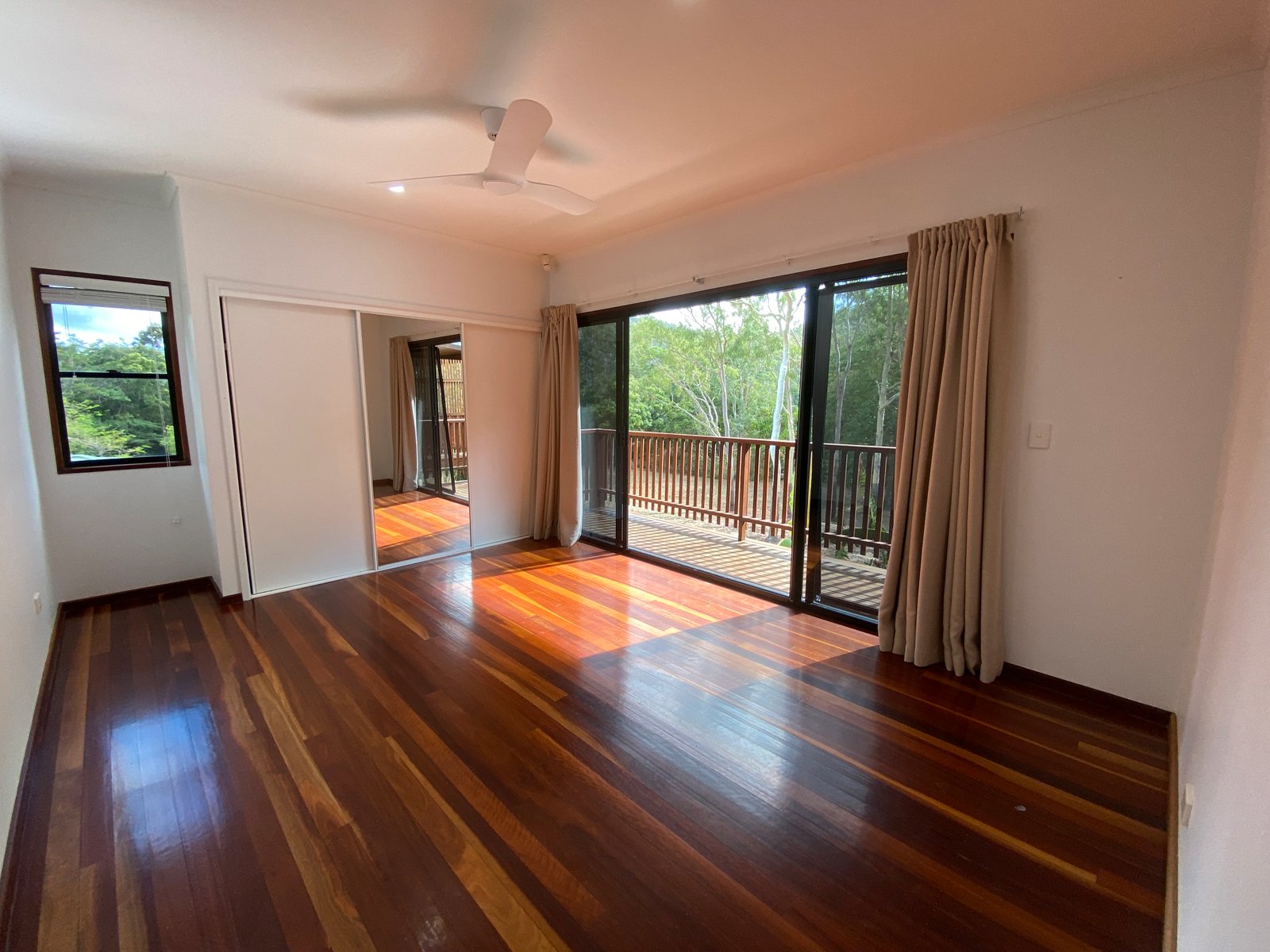 10 Namanula Drive FLAMETREE 9