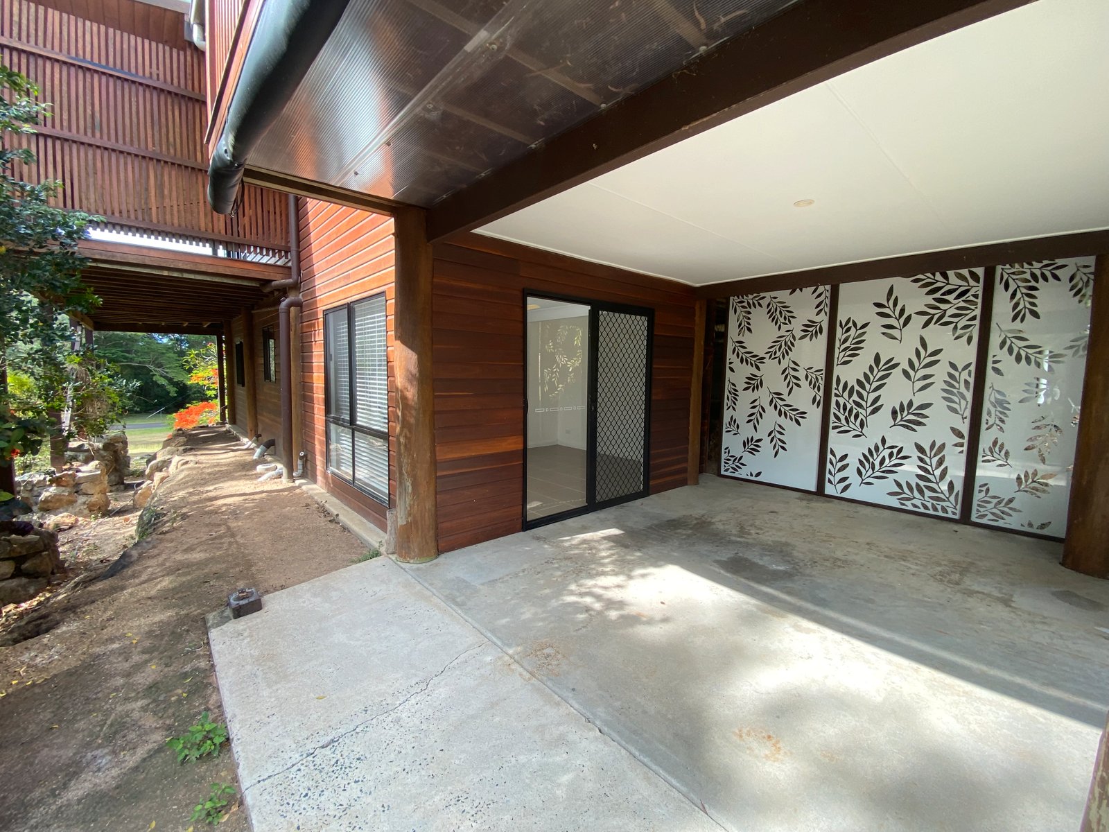 10 Namanula Drive FLAMETREE 17