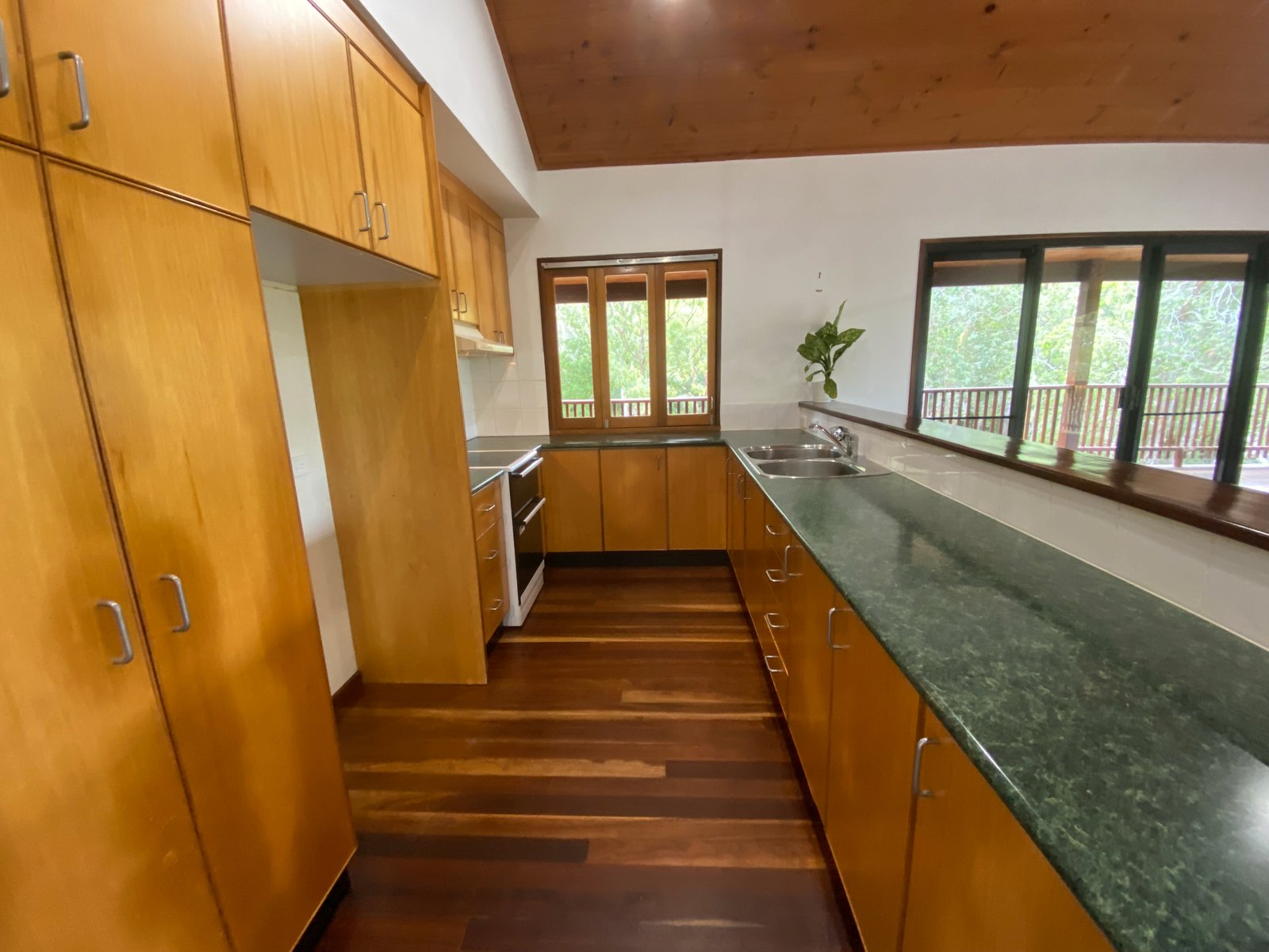 10 Namanula Drive FLAMETREE 5