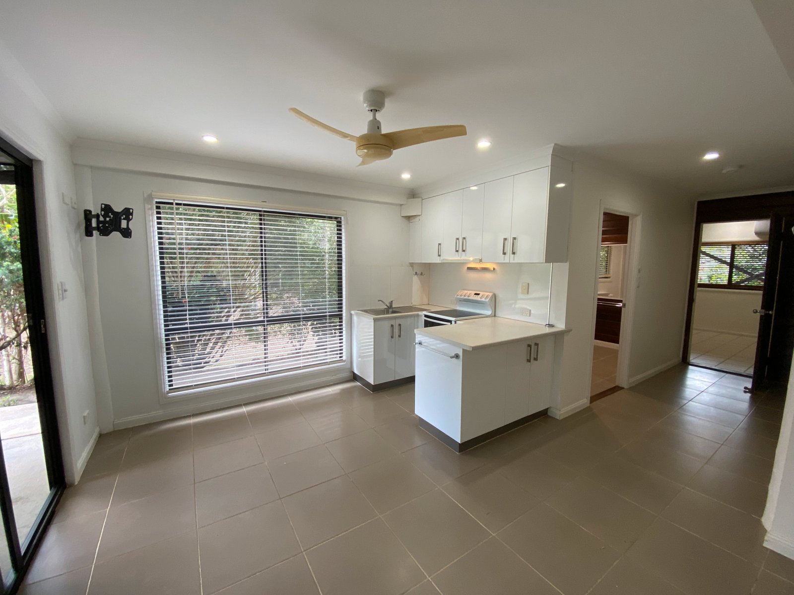 10 Namanula Drive FLAMETREE 18