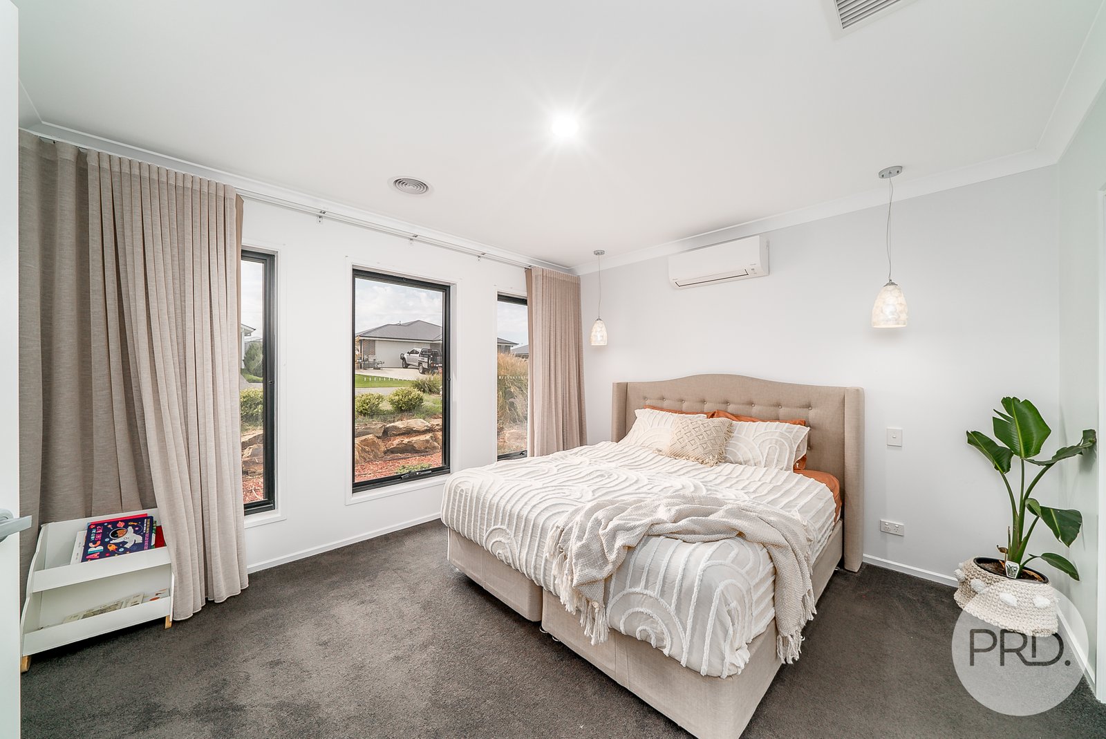 10 Nellywanna Street GOBBAGOMBALIN 7