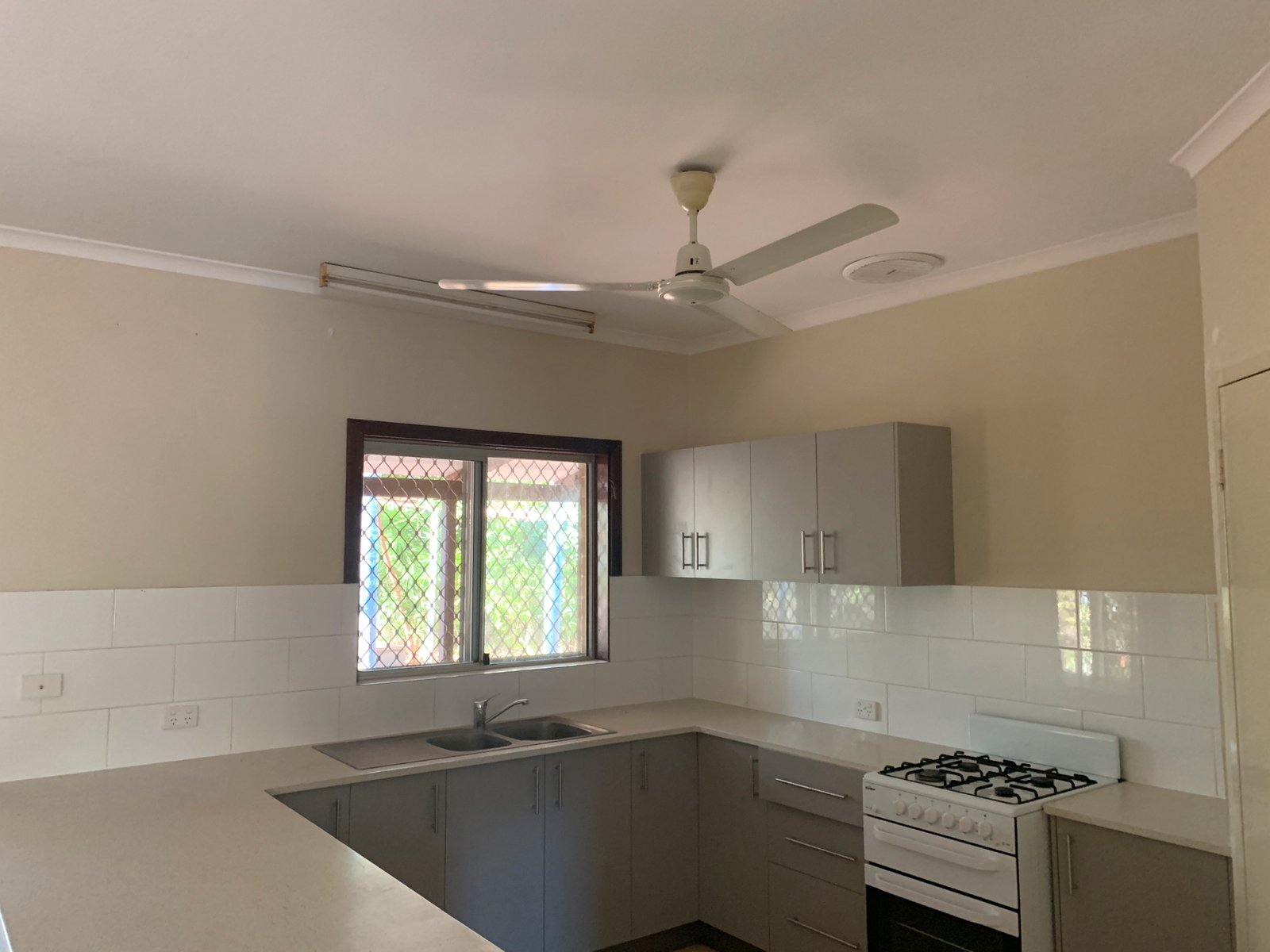 10 Nightingall Drive CABLE BEACH 6