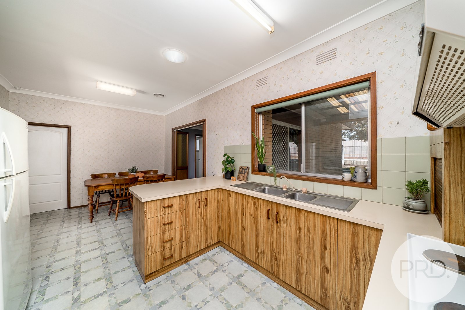 10 Norfolk Avenue LAKE ALBERT 4