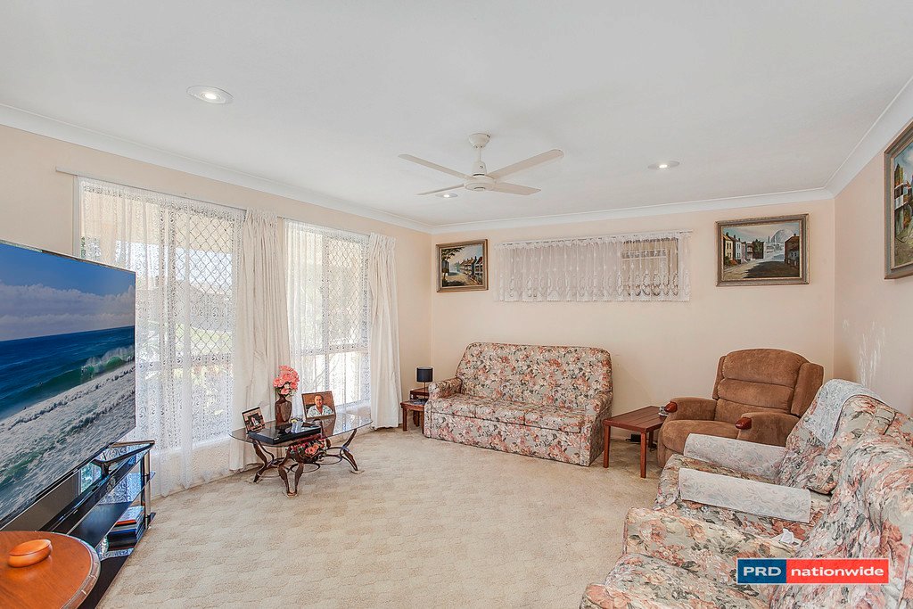 10 Oakland Court BURLEIGH WATERS 4