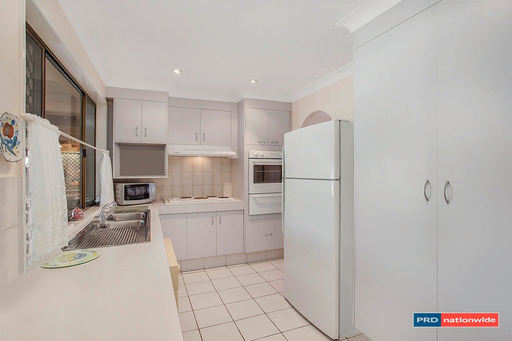 10 Oakland Court BURLEIGH WATERS 6
