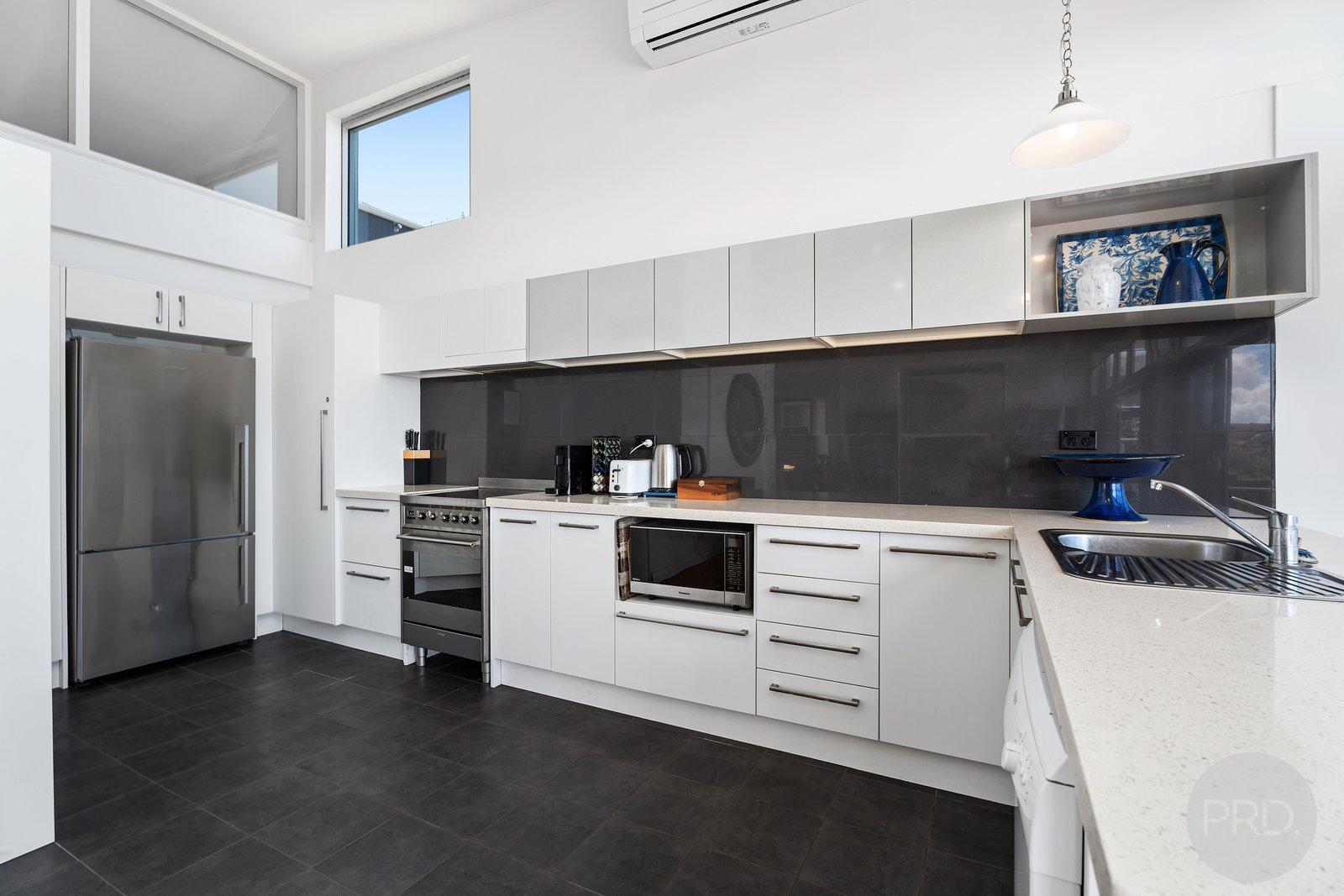 10 Ocean Street FISHERMANS BAY 15