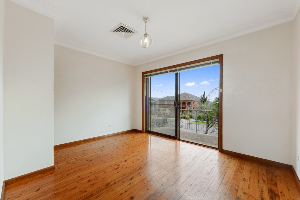10 Olive Street KINGSGROVE 5