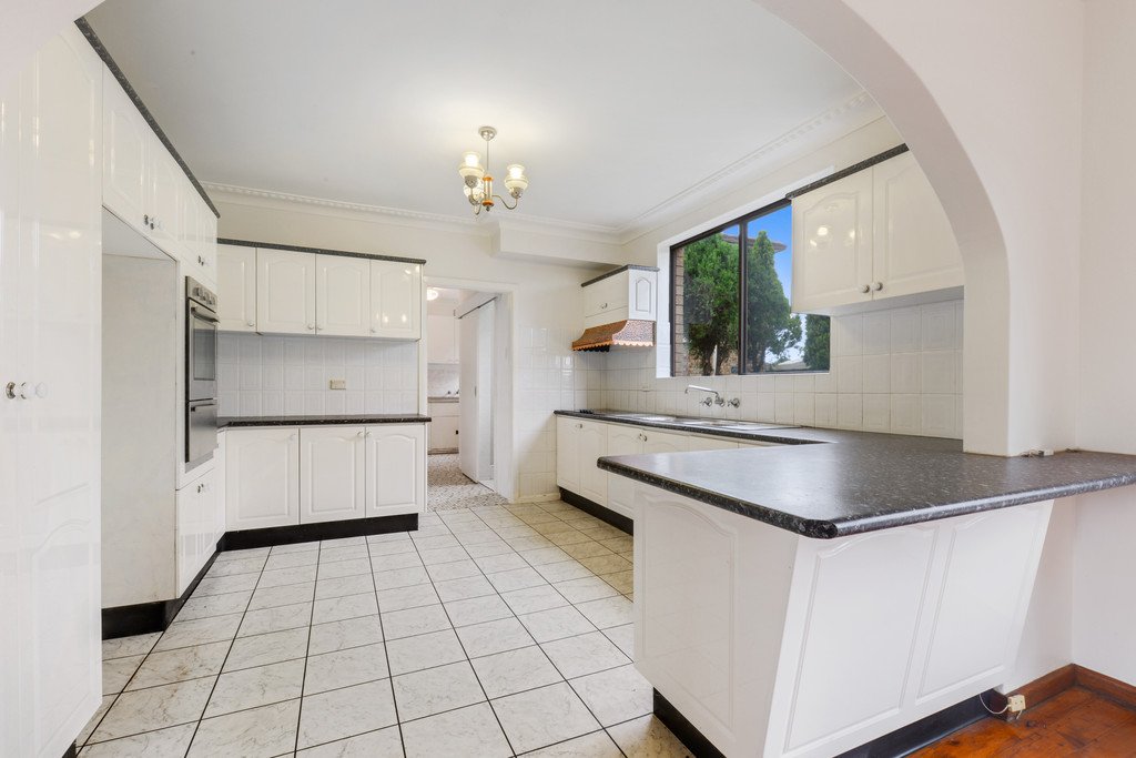 10 Olive Street KINGSGROVE 6